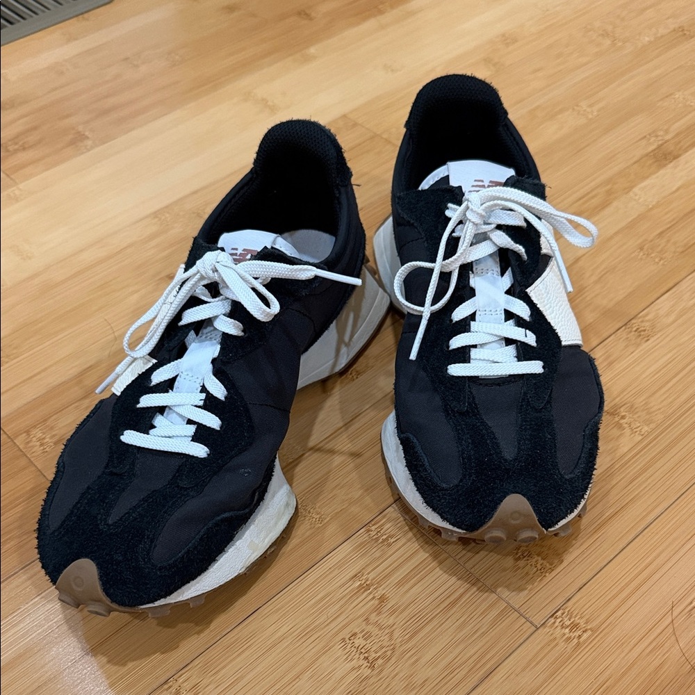 New balance 327 tennis shoes sneakers. Size 9.5. Some damage. See picture.